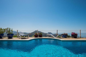 Stylish Villa with lovely sea and mountain views